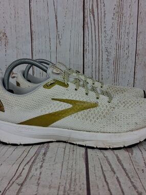 Brooks Revel 4.0 Running Shoes Womens Size 9.5 White Gold Sneakers